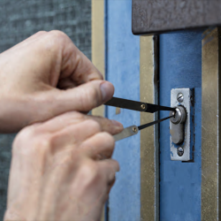 emergency-locksmith-lockouts-brisbane-1024x768